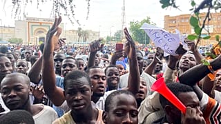Des partisans des militaires putschistes manifestent à Niamey, au Niger, le jeudi 27 juillet 2023.