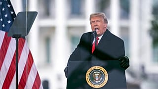 Uma "interferência eleitoral ao mais alto nível", considera Donald Trump.