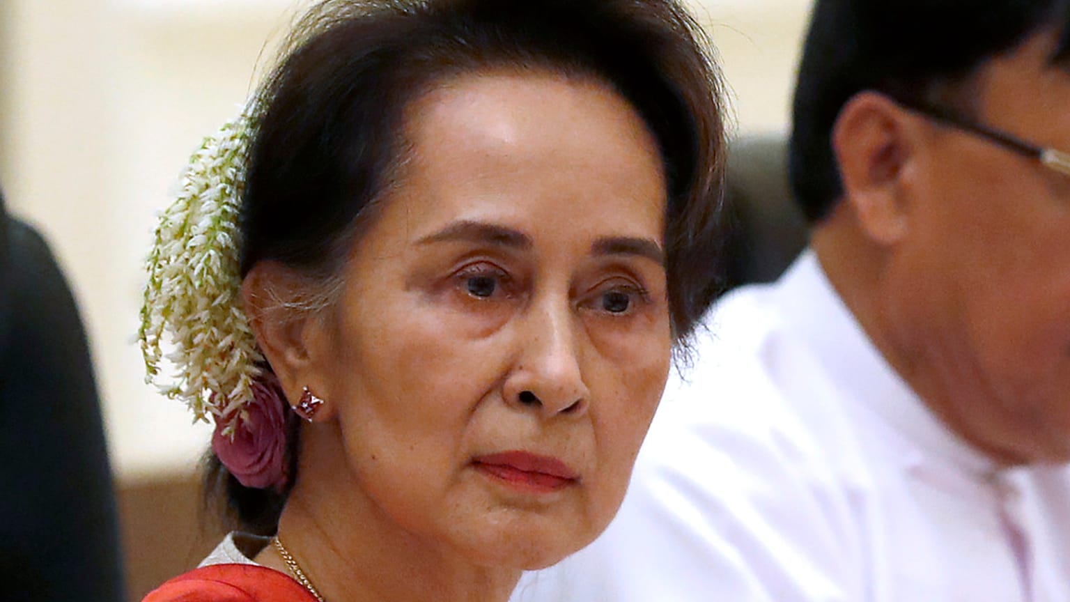 Myanmar'da Aung San Suu Kyi, cezaevinden çıkarılarak ev hapsine alındı