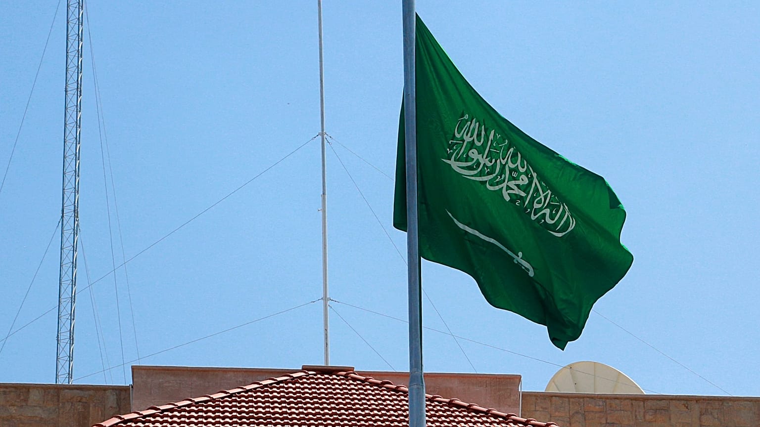 استدعت السعودية القائمة بأعمال السفارة الدنماركية في المملكة احتجاجا على حرق جماعة يمينية متطرفة في كوبنهاغن نسخة من المصحف
