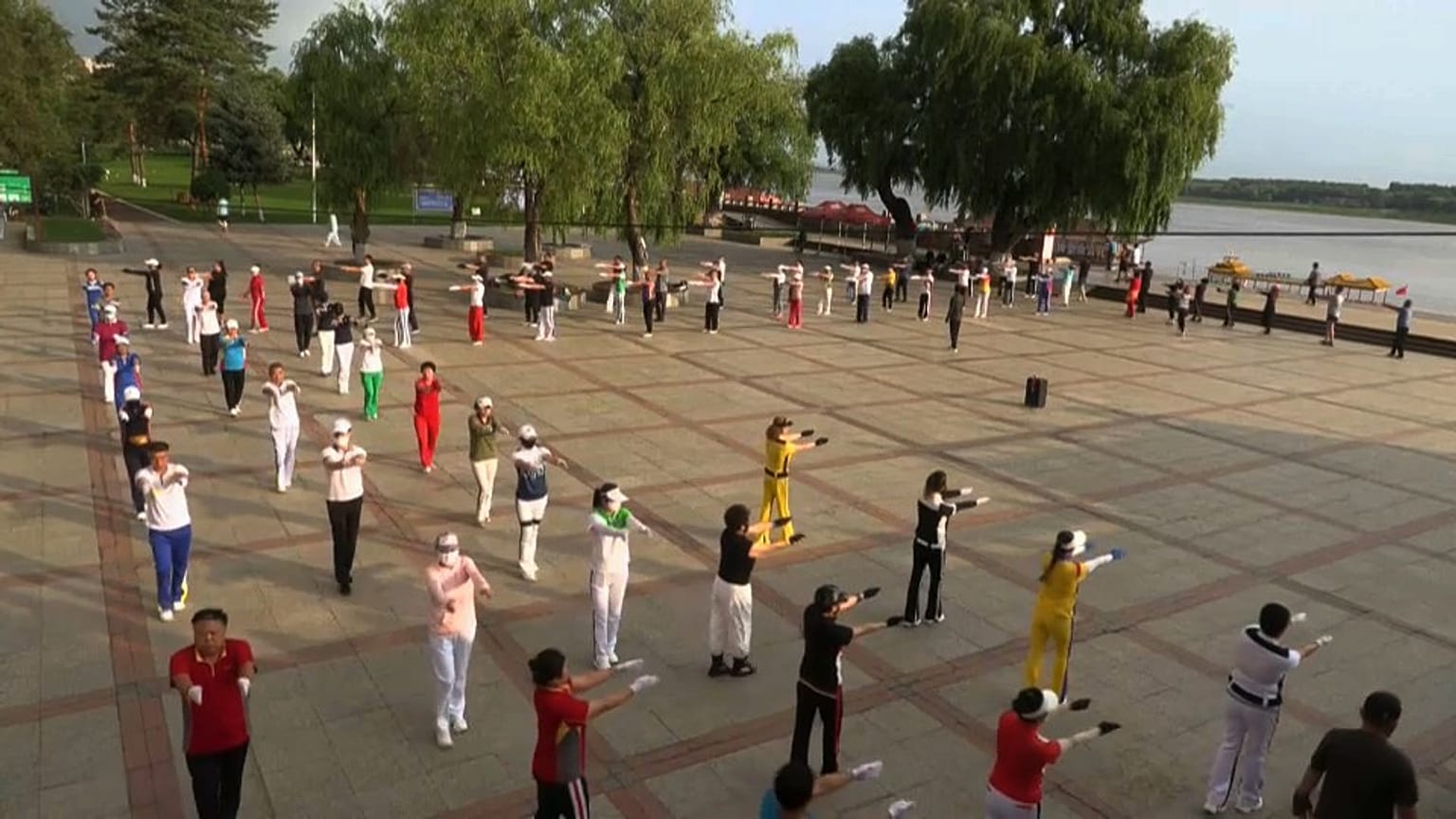 "Danse de la joie" pratiquée en Chine - 04.07.2023