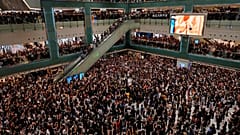 Tausende singen die Hymne "Glory to Hong Kong"