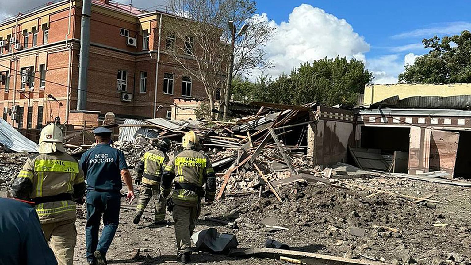 Las fuerzas rusas bombardearon una aldea clave que Ucrania afirmó haber reconquistado en su demoledora contraofensiva