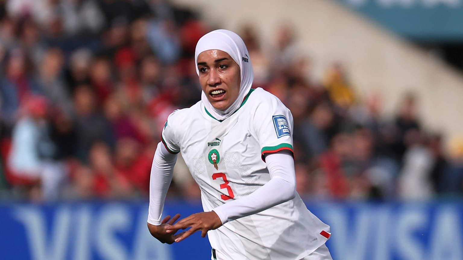 Nouhaila Benzina se convirtió en la primera jugadora en llevar hiyab en un Mundial 