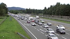 Stau auf der Tauernautobahn in Österreich