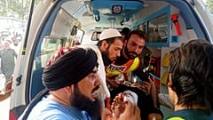 Verletzte in einem Krankenwagen nach der Bombenexplosion