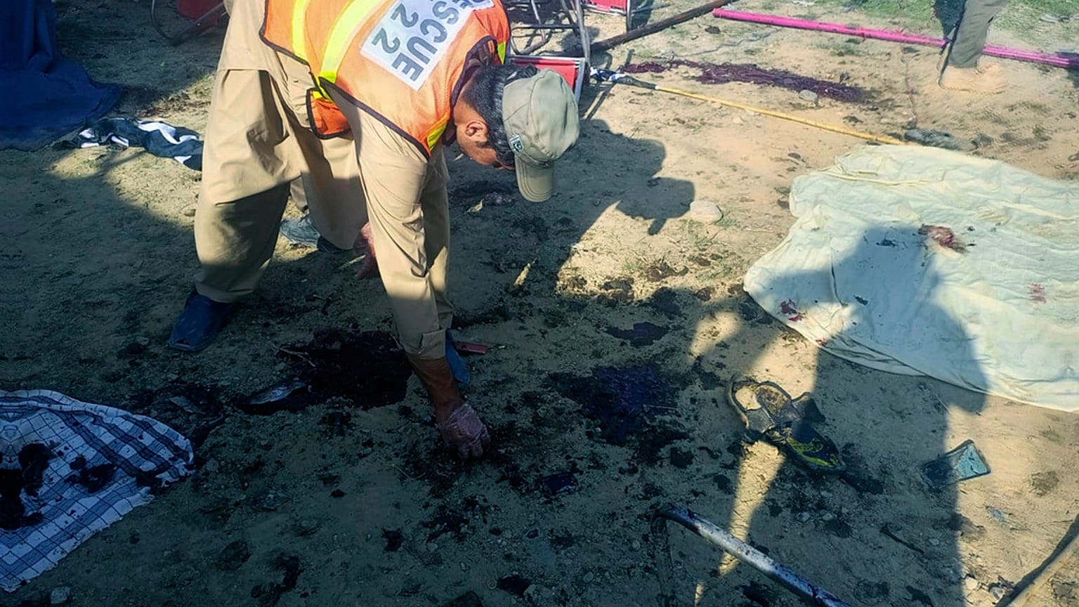 Pakistan'da bombalı saldırı