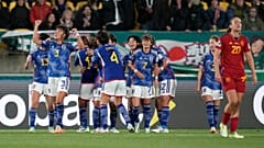 La selección de Japón celebra su victoria frente a España.