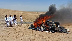 Afganistan: Düğün salonlarından toplanan müzik aletleri 'ahlaka aykırı' bulunarak yakıldı