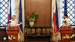 La présidente de la Commission européenne Ursula von der Leyen (à gauche) et le président philippin Ferdinand Marcos Jr (à droite) - 31.07.2023