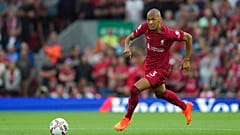 فابينيو لاعب ليفربول يركض بالكرة خلال مباراة كرة القدم في الدوري الإنجليزي الممتاز بين ليفربول وكريستال بالاس في ليفربول بإنجلترا، يوم الاثنين 15 أغسطس 2022 
