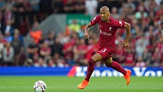 فابينيو لاعب ليفربول يركض بالكرة خلال مباراة كرة القدم في الدوري الإنجليزي الممتاز بين ليفربول وكريستال بالاس في ليفربول بإنجلترا، يوم الاثنين 15 أغسطس 2022 