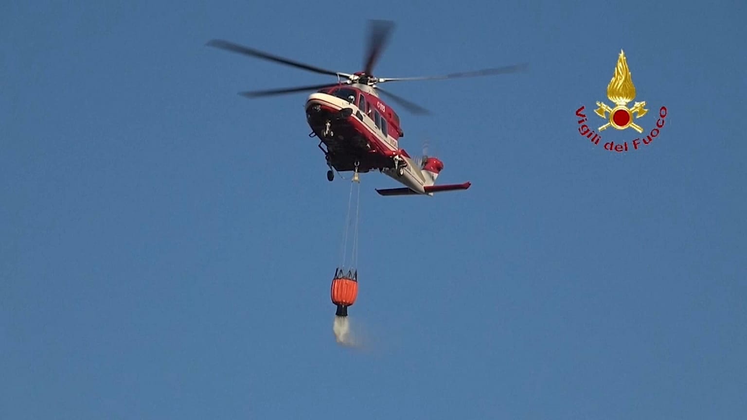 Löschhubschrauber in Venafro (Italien)