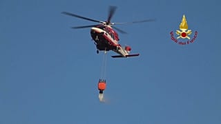 Löschhubschrauber in Venafro (Italien)
