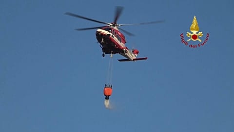 Löschhubschrauber in Venafro (Italien)