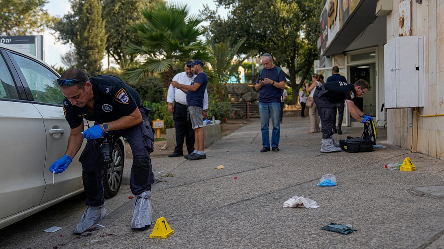 La policía israelí en el lugar del tiroteo