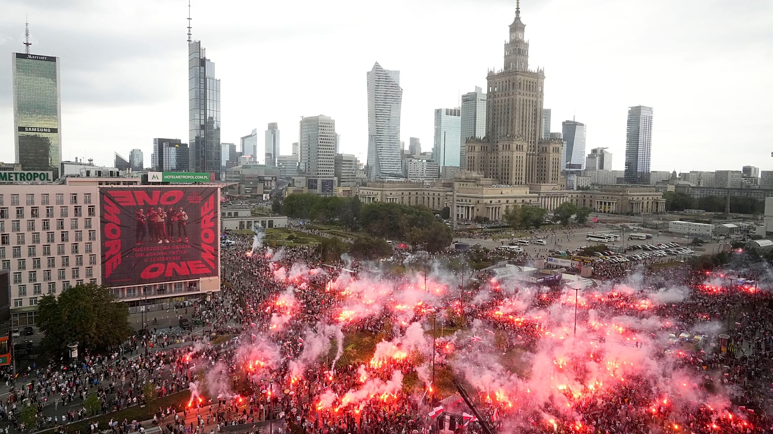 Церемония в центре Варшавы