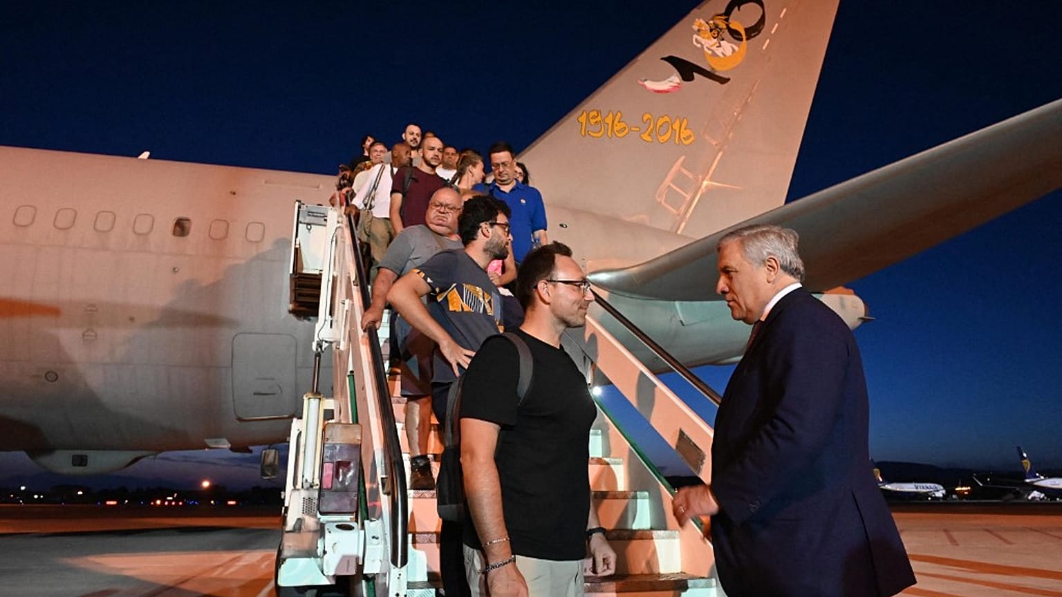 L'arrivo a Ciampino del primo aereo proveniente dal Niger