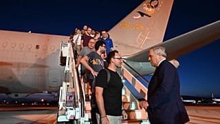 L'arrivo a Ciampino del primo aereo proveniente dal Niger