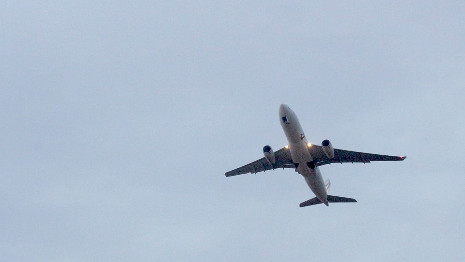 Egy francia katonai Airbus külföldieket hoz ki Nigerből