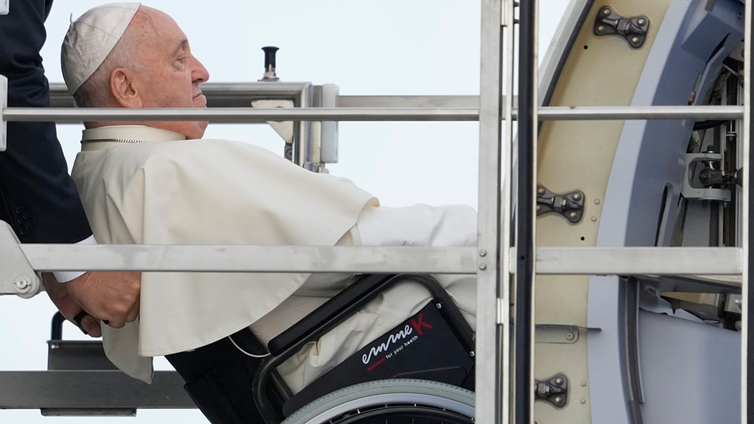 Papa Francis, Portekiz'e yapacağı ziyarete başlamak üzere 2 Ağustos 2023 Çarşamba günü Roma'nın Fiumicino'daki Leonardo da Vinci Uluslararası Havalimanı'na geldi.