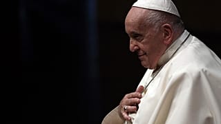 L'arrivo di Papa Francesco a Lisbona e l'appello per un'Europa più giovane