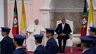 Papa Francisco Com Marcelo Rebelo de Sousa assistem à Guarda de Honra em Belém