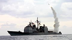 Tomahawk rakétát lőnek ki az USS Cape St. George cirkáló fedélzetéről