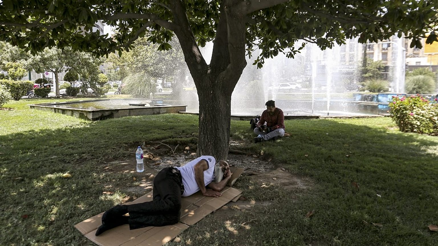 Las autoridades iraníes advierten sobre los peligros de la sobreexposición al sol.