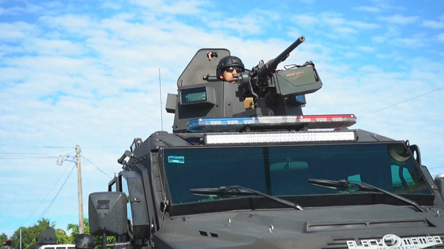 Un militar del ejército de El Salvador durante el cerco en Cabañas. 
