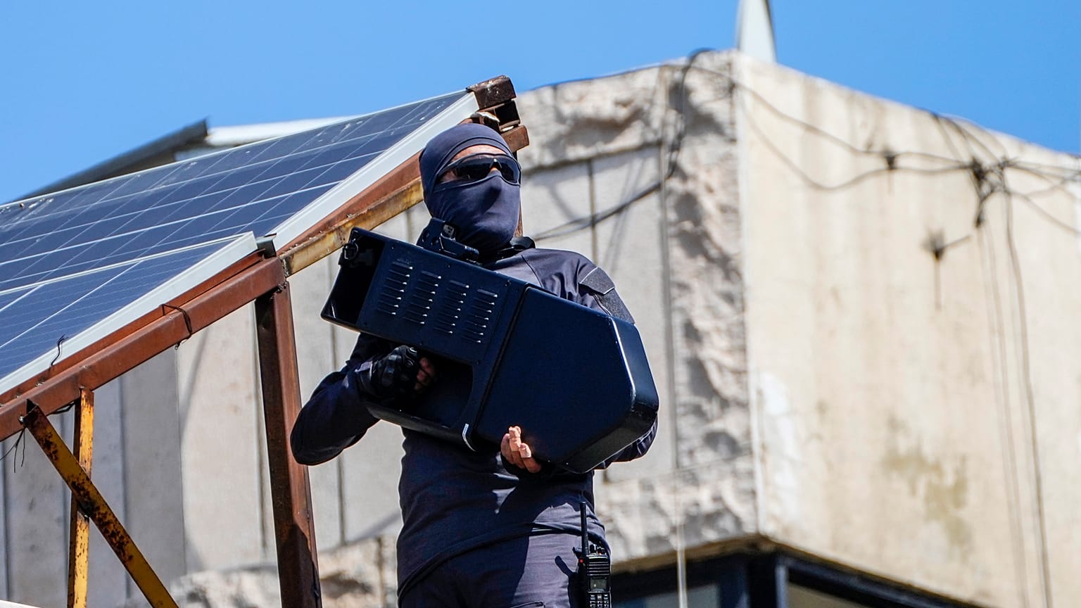 A Hezbollah egyik harcosa Bejrútban