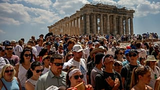 ازدحام گردشگران در آکروپولیس در چهارم ژوئیه ۲۰۲۳