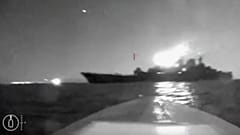 Dies ist ein Bild aus dem zunächst nicht verifizierten Videomaterial. Es soll das Landeschiff Olenegorsky Gonyak zeigen. 