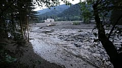 Enormer Erdtutsch im Schowi-Tal im Nordwesten von Georgien