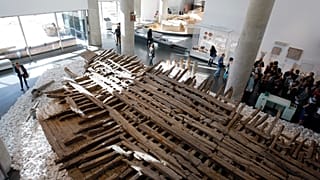 Un esempio di scheletro d'imbarcazione romana conservato nel museo di storia di Marsiglia