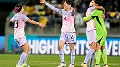 Die Japanerinnen jubeln nach dem Viertelfinaleinzug in Wellington