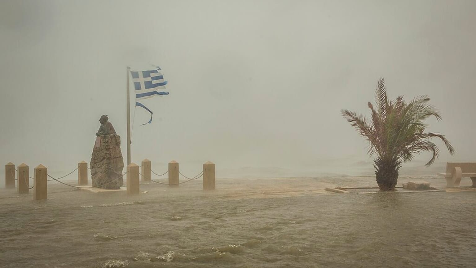 Καταιγίδα στο λιμάνι του Αργοστολίου στην Κεφαλονιά