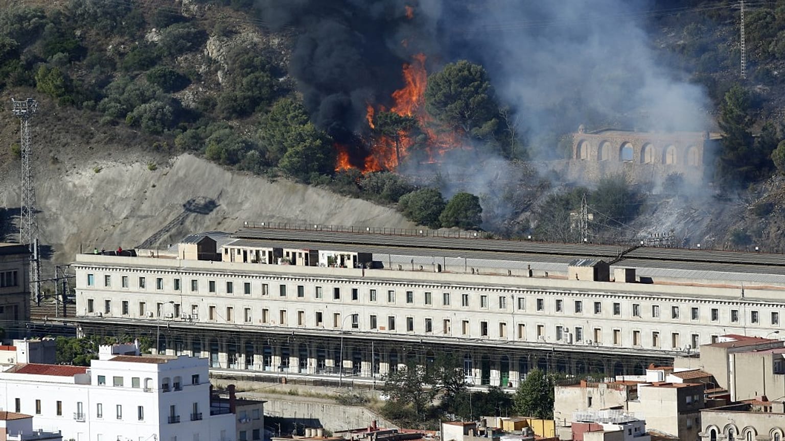 Incendios forestales España, en los municipios de Portbou y Colera en Cataluña, España; cerca a la frontera con Francia.