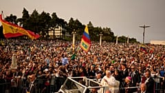 Zehntausende Gläubige jubelten dem Papst zu.