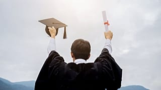 یک دانشجوی فارغ التحصیل 
