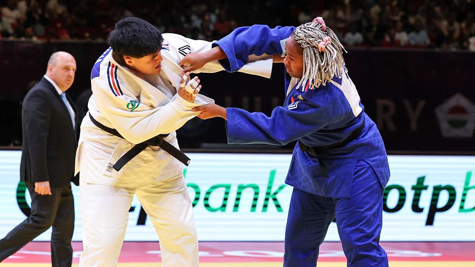 En +78 kg, Romane Dicko a remporté une finale 100% française face Julia Tolofua lors du Masters de Budapest, en Hongrie, dimanche 6 août 2023.