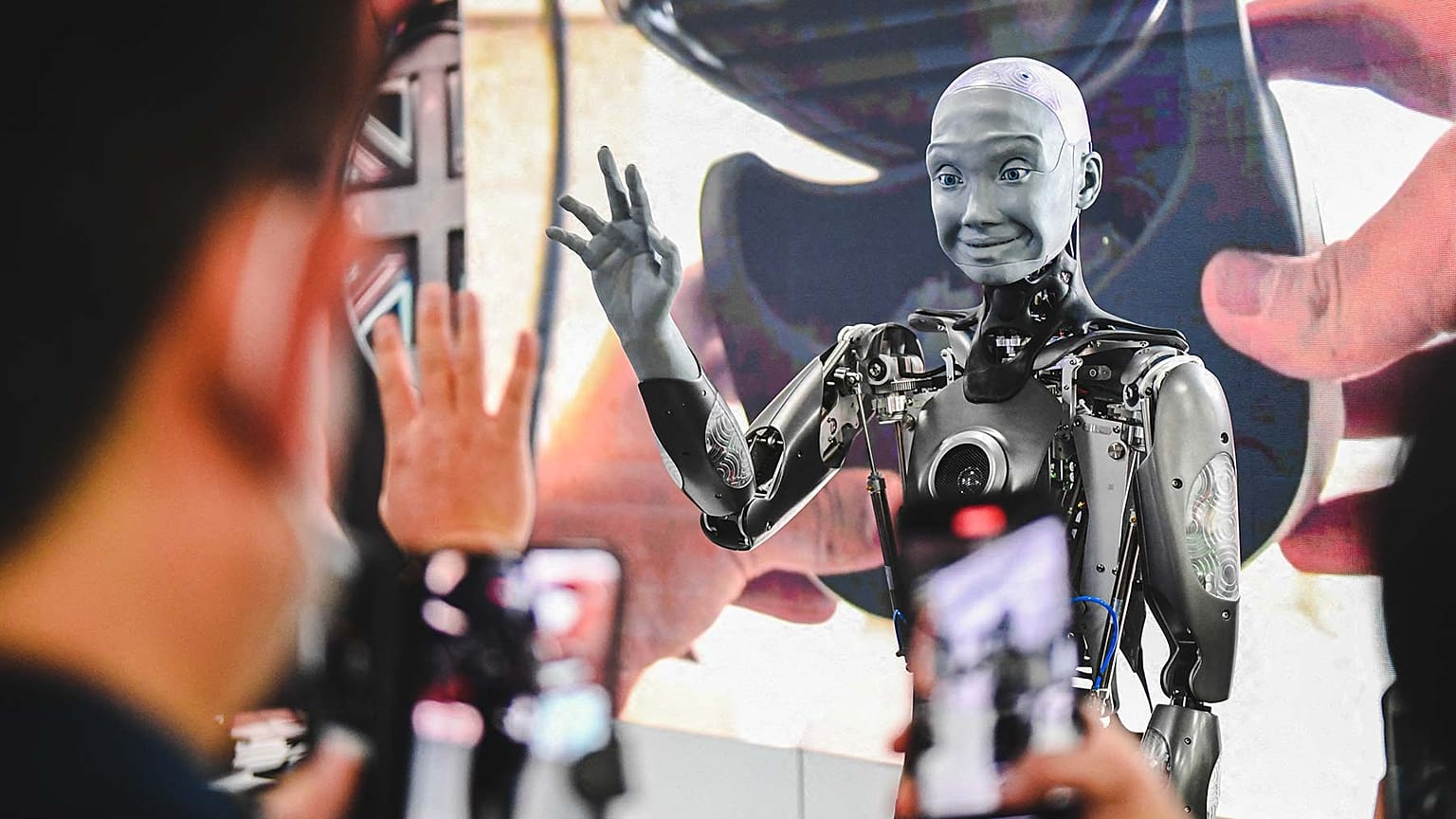 Yapay zeka kullanan bir robot
