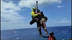 Die Gekenterten wurden einzeln in die Helikopter hochgezogen und anschließend in Sicherheit gebracht.