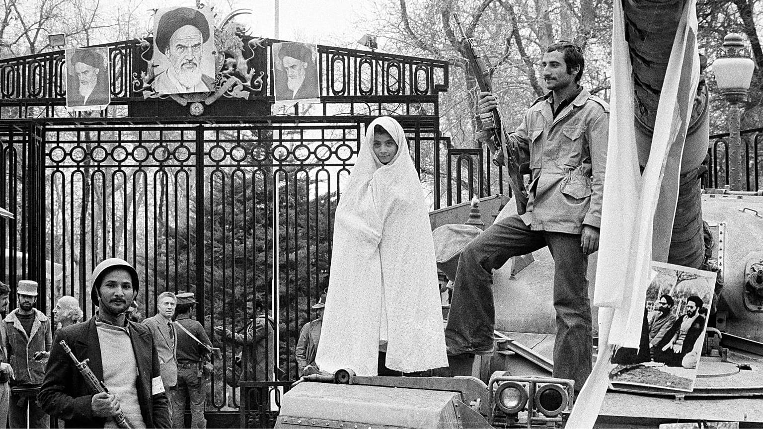 تهران، ورودی کاخ نیاوران، ۱۳۵۷