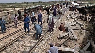 I soccorsi sul sito dell'incidente ferroviario