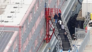 В плавучем доме могут разместиться до 500 человек
