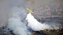 Πυροσβεστικό αεροσκάφος επιχειρεί στην πυρκαγιά στην Λεμεσό