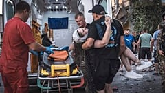 Túlélőket keresnek a pokrovszki panelházak romjai alatt 