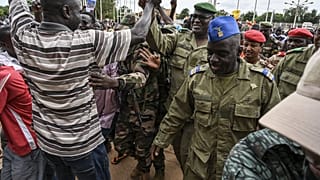 Le colonel-major Amadou Abdramane et le général Mohamed Toumba du Conseil national pour la sauvegarde de la patrie (CNSP) du Niger (6 août 2023).