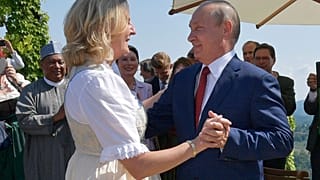 Együtt ropták az esküvőn